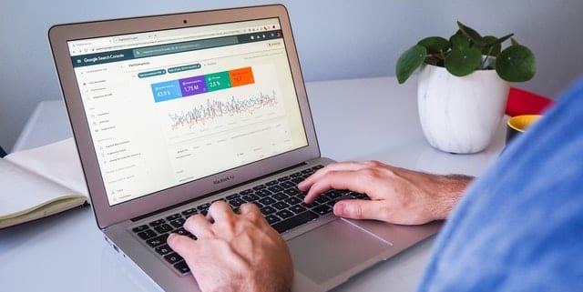 Experts en réparation de sites WordPress - La Clinique Wordpress Montréal myriam jessier vhxigxxwoq4 unsplash